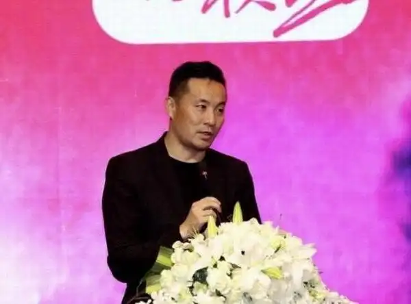 南京德基广场老板吴铁军简历照片资料德基吴铁军董事长的发家路2